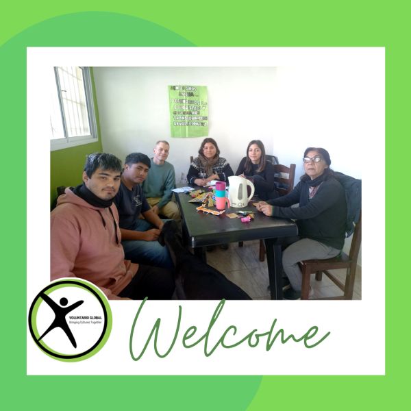 Yoyo meeting the team at Milpa!